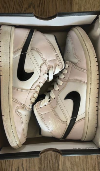 Air Jordan 1 Mid Barely Rose