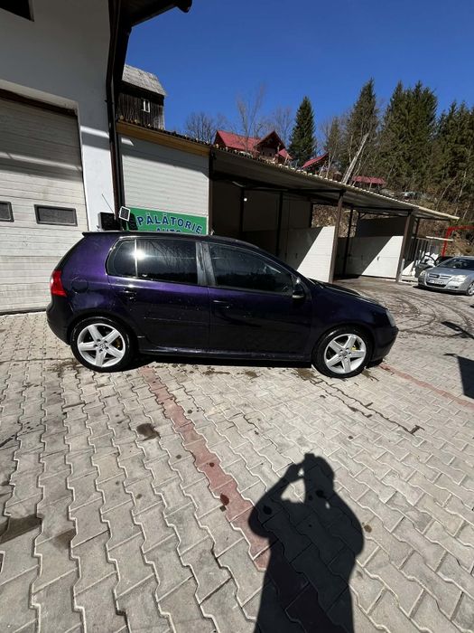 Vând golf 5 1.6 benzina an 2006