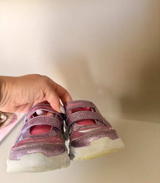 Skechers Butterfly Limited edition светещи маратонки