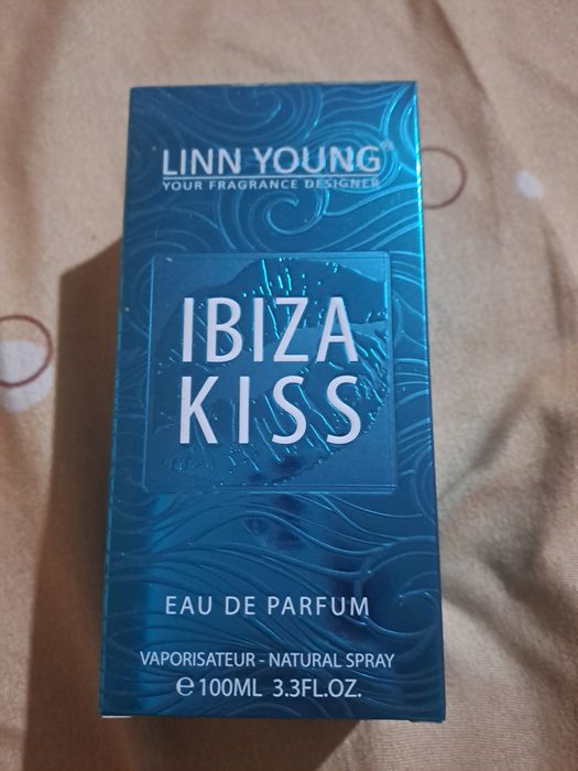 Vând parfum de dama iubita kiss