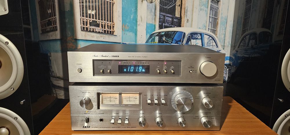 Muzica la radio tuner Fisher FM 2321 - Studio Standard