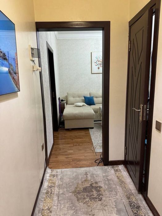 Чиланзар 2 квартал 2 комнатная с ремонтом. Все остается