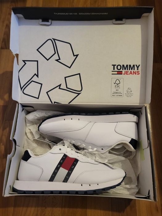 Продам мужские кроссовки