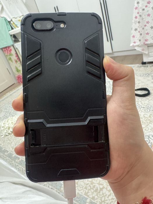 Смартфон OnePlus 5T (android)