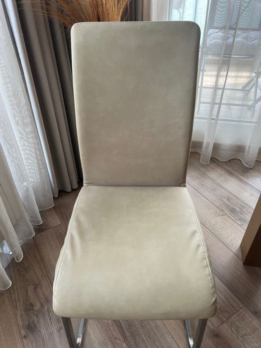 Комплект маса и столове