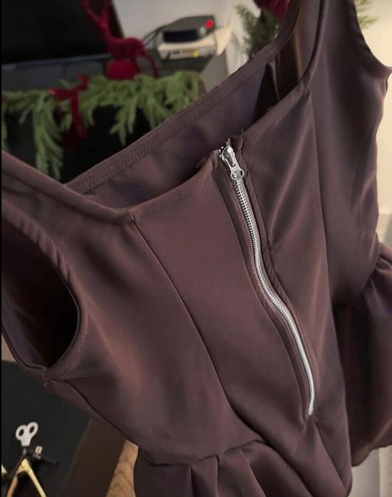 Дамска рокля налична в няколко размера