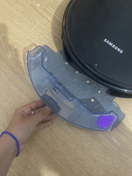 Продам роботпылесос POWERbot-E VR5000