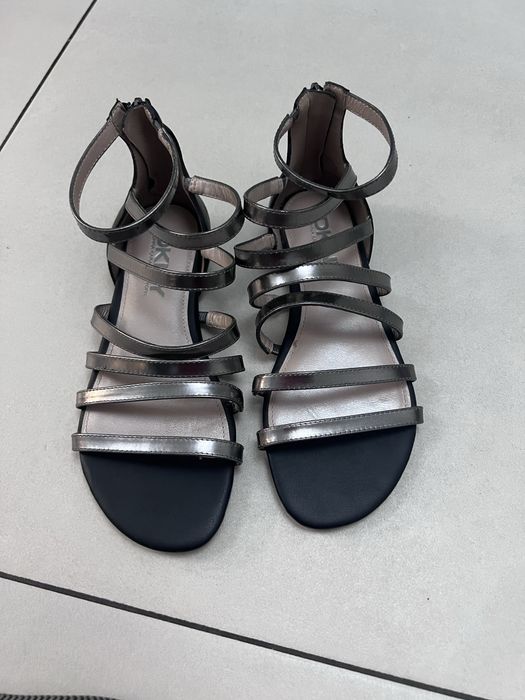 Sandale DKNY originale,noi din piele,cu fermoar