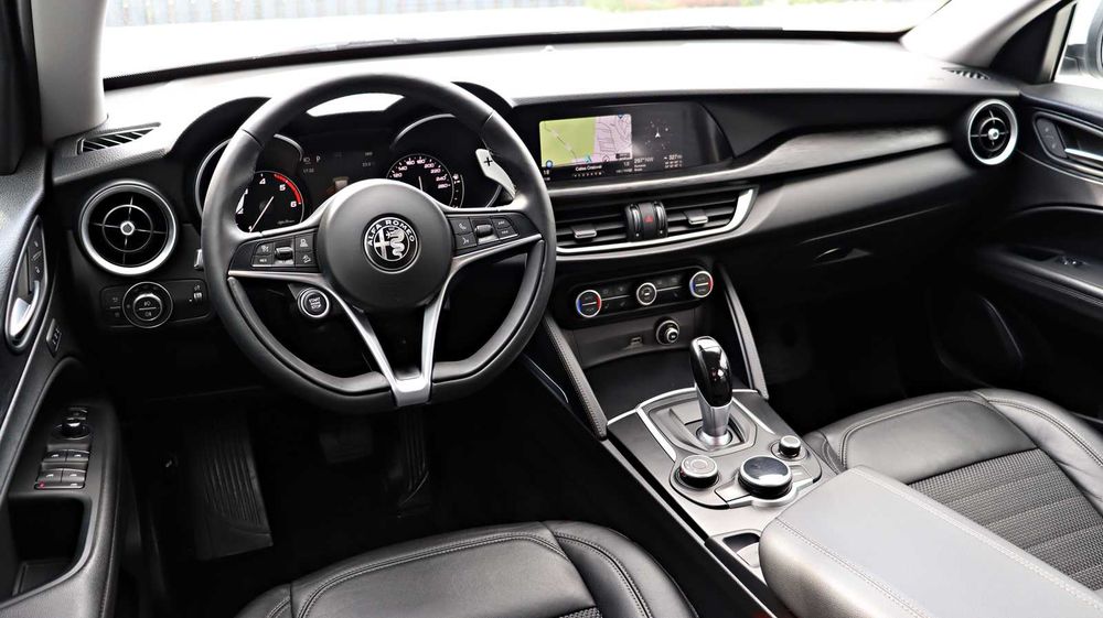 Alfa Romeo / Stelvio / 2018 / 4X4 /Automat / Distronic/Lane/Side/Memorii/Camera/Piele/Full LED / Incalzire