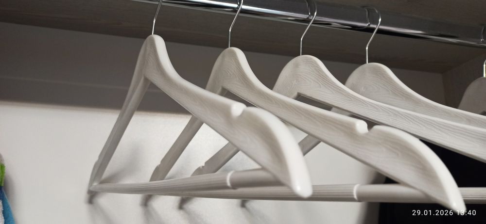 Вешалки пластиковые