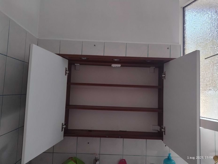Mobila de baie cu oglinda