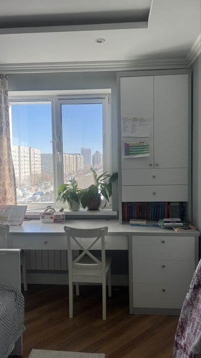 Продам пенал парту и шкафы