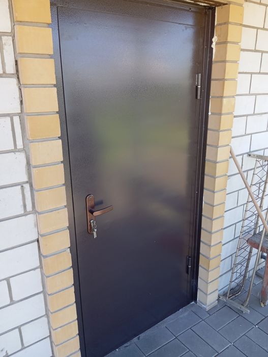 Дверь в кладовке