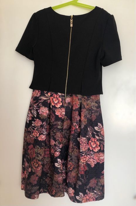 Дамски рокли.