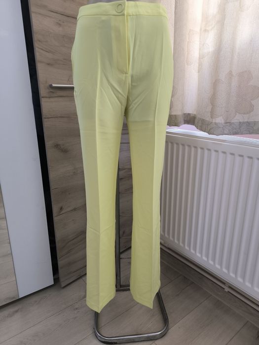 Pantaloni evazați noi