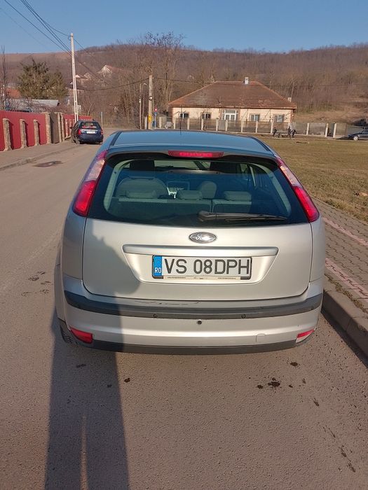 Vând Ford focus 2 1.4 benzina 2008 proprietar fiscal pe loc Citiți Tot