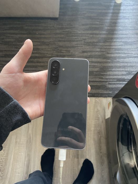 Samsung a 56 sotiladi.