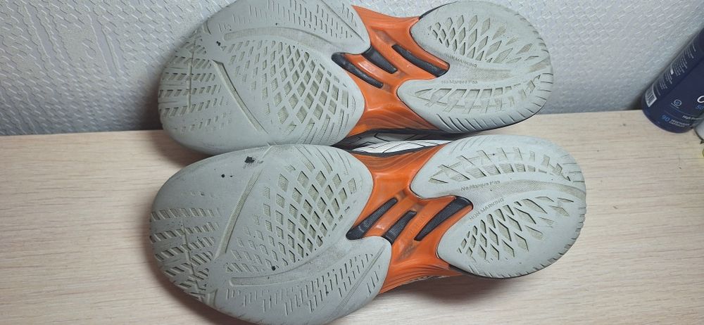 Кроссовки Asics белые