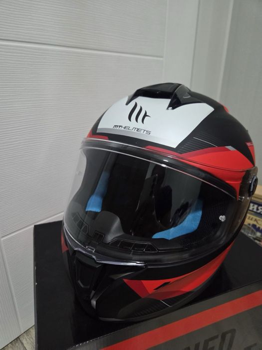 Продавам мото каска MT Helmets – размер S