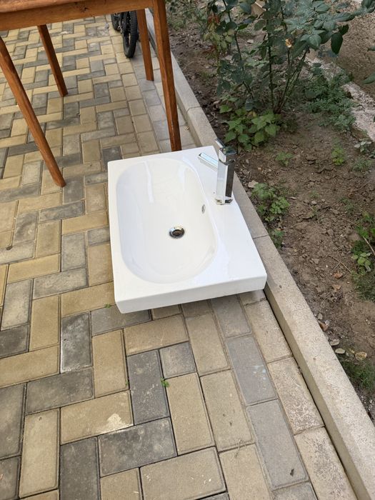 Раковина со смесителем