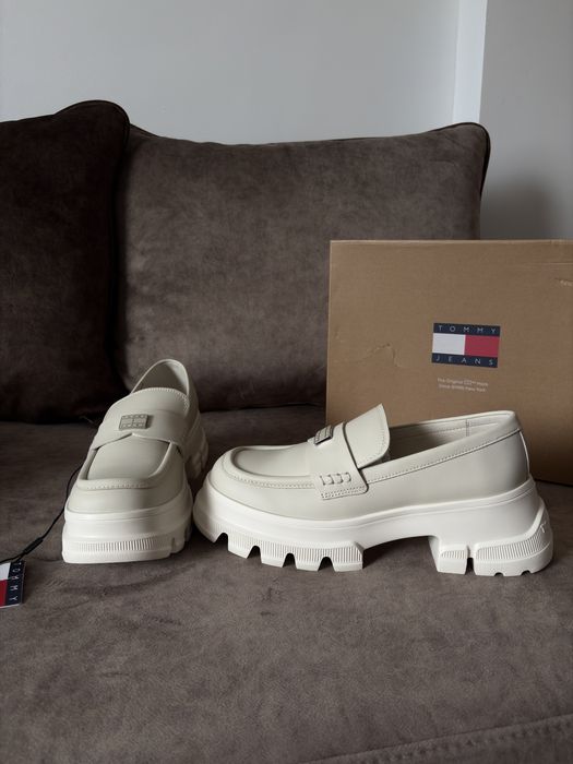 Разпродажба на дамски обувки Steve Madden, Tommy Jeans, Calvin Klein