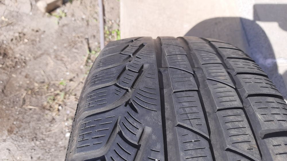 Anvelope iarnă 215/45 R18 93V
