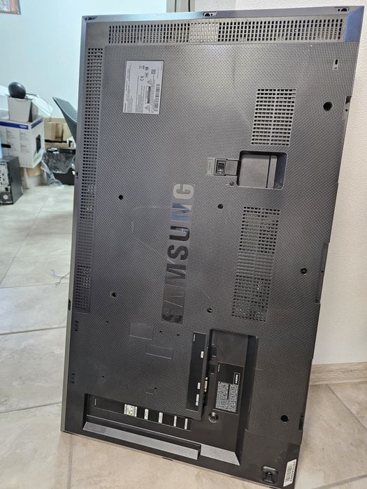 Samsung DC40E  40-инчов професионален дисплей.