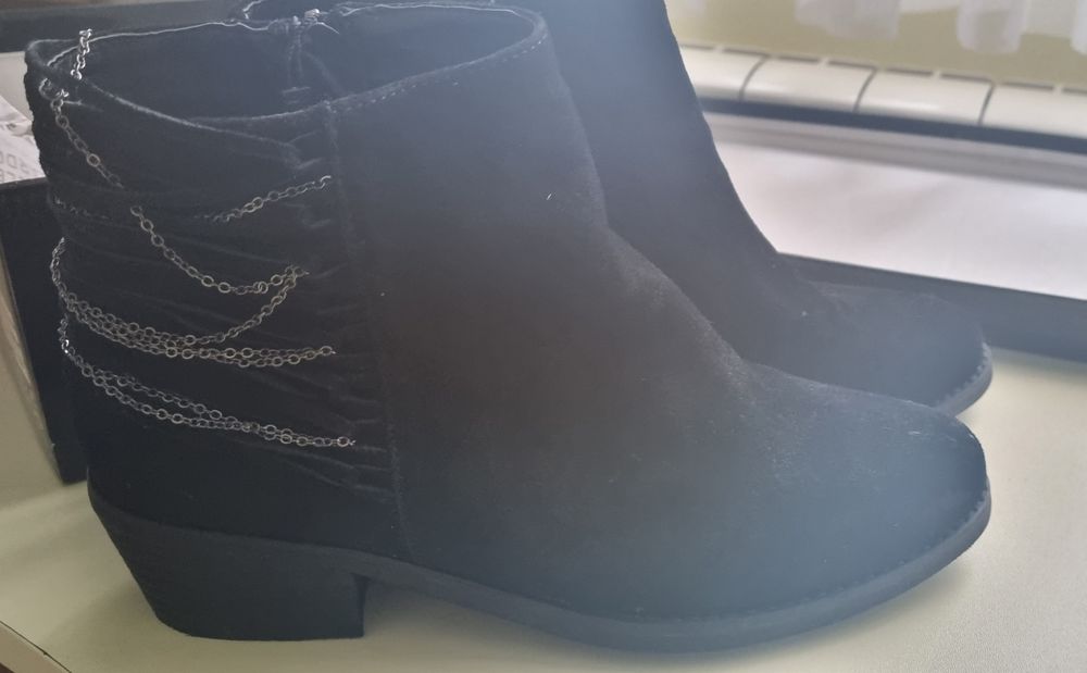 Дамски велурени боти