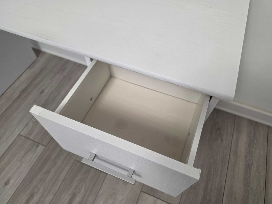 Birou reconditionat alb cu 3 sertare | Stare bună | 122x55x75 cm | Ideal pentru birou sau cameră