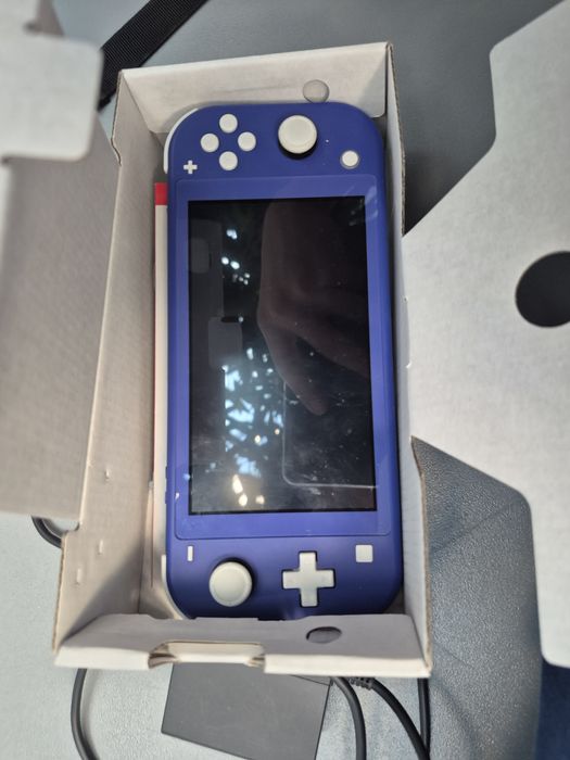 Nintendo switch lite blue
