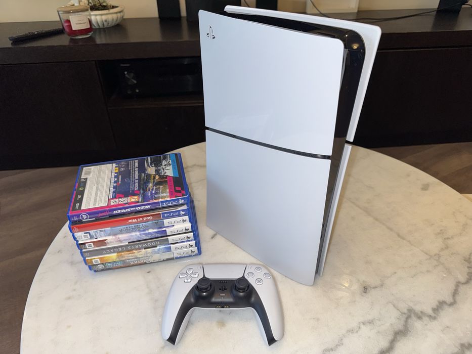 PlayStation 5 Slim 1TB + 8 игри