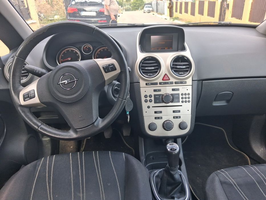 Vând Opel corsa D