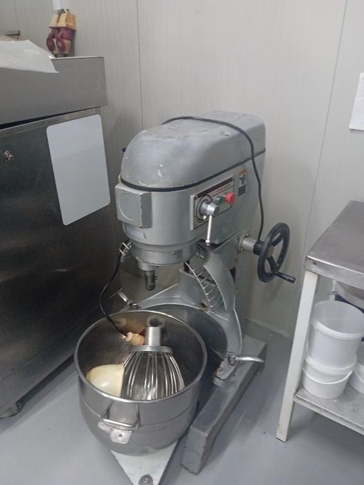 Сладкарски миксер планетарен