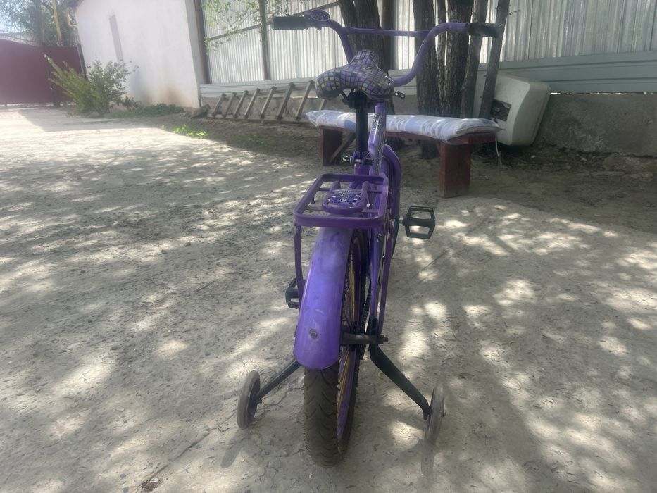 Велосипед.  8 или 9 лет ребенка.