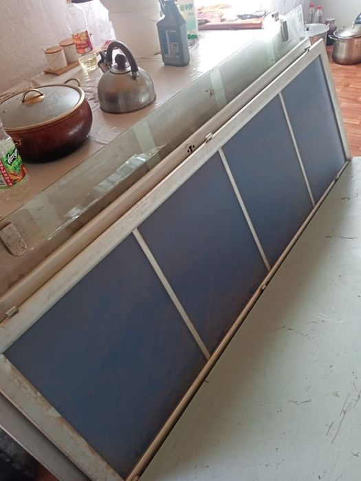 Продает двери разного вида,  разного размера