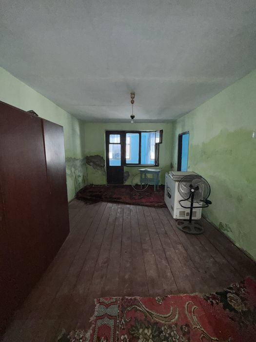 дом сотилади 1-етаж сирдарйо сент малек 3 хоналик каралса зор уй болад