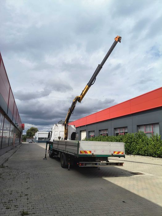 Camion cu macara