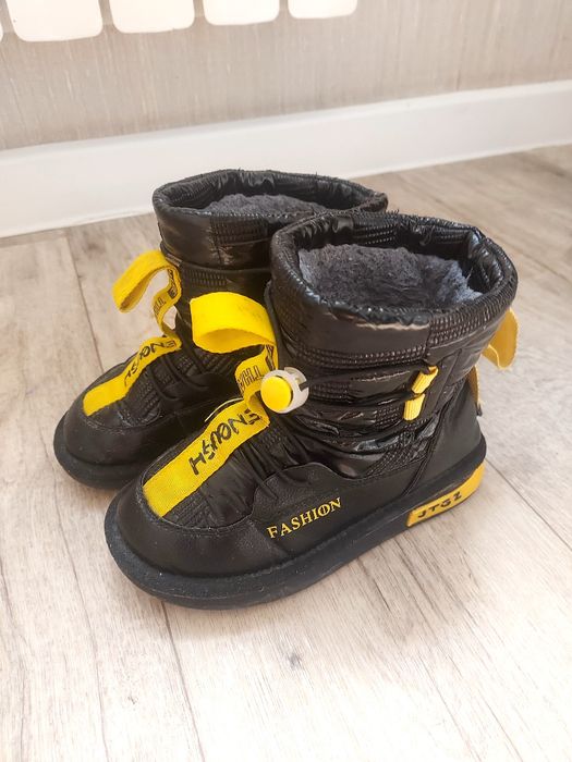 Продам детские одежды