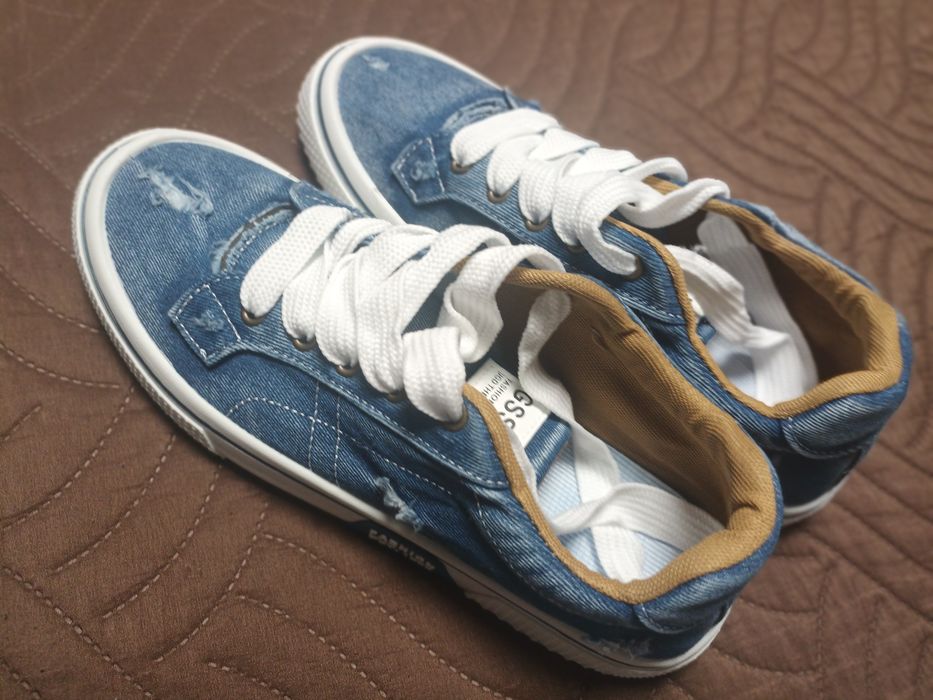 Нови дънкови кецове 44