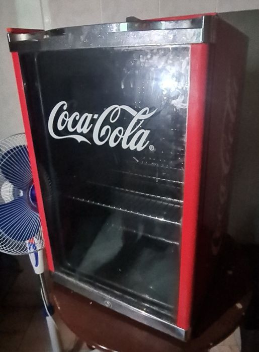 Vitrine verticale ca Noi / FRIGIDERE Albe / Echipament Horeca second /