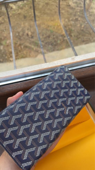 Кошелек Goyard.