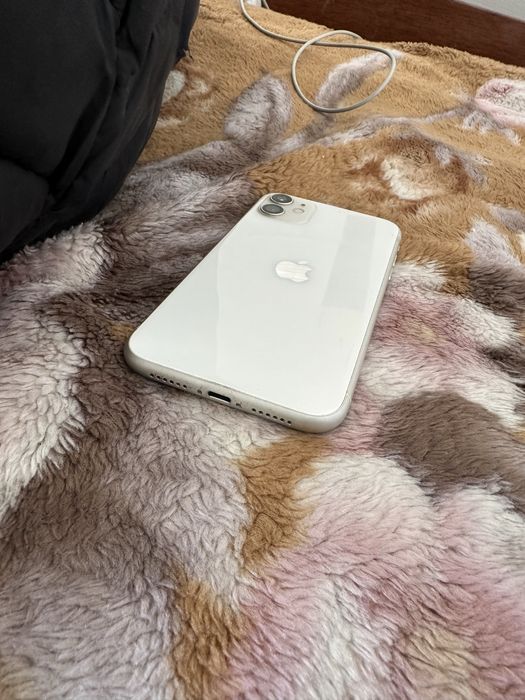 Айфон 11 продам идеал