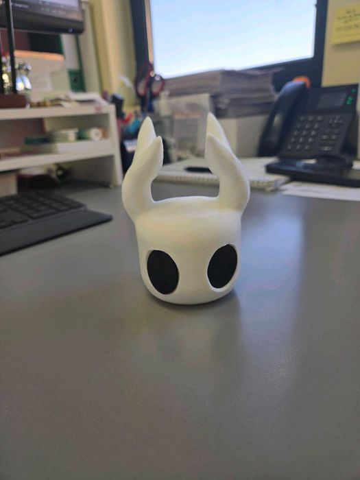 Стойка за PS5 контролер – Hollow Knight дизайн