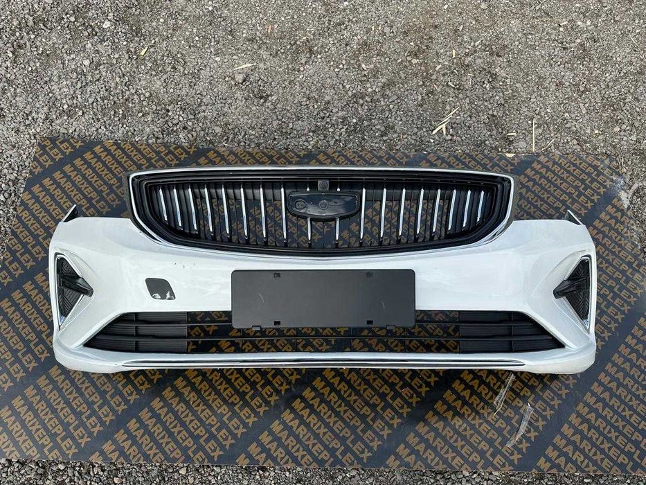 Передний бампер в белом цвете Geely Emgrand