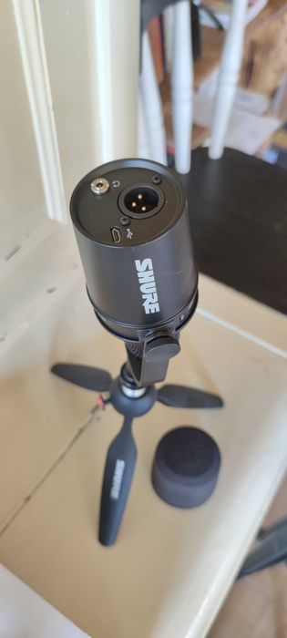 Микрофон Shure MV7 (Black) + настолен трипод Manfrotto PIXI