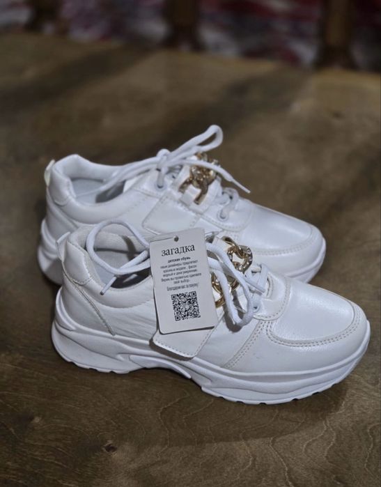 Кроссовки детские новые