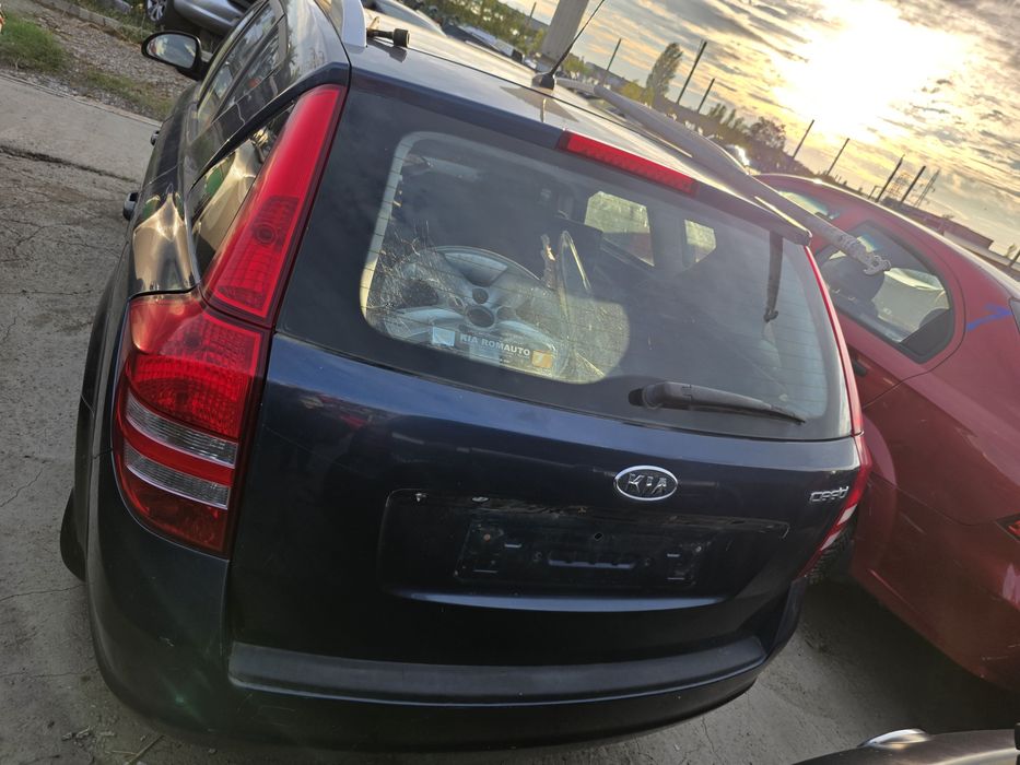 Dezmembrez Kia Ceed 1.4i  1.6crdi
