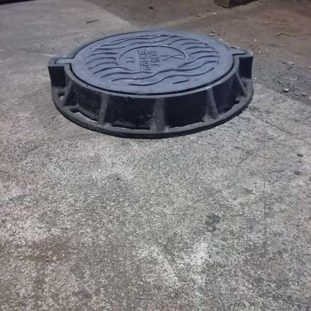 Люки чугунные колодец крышка канализационный