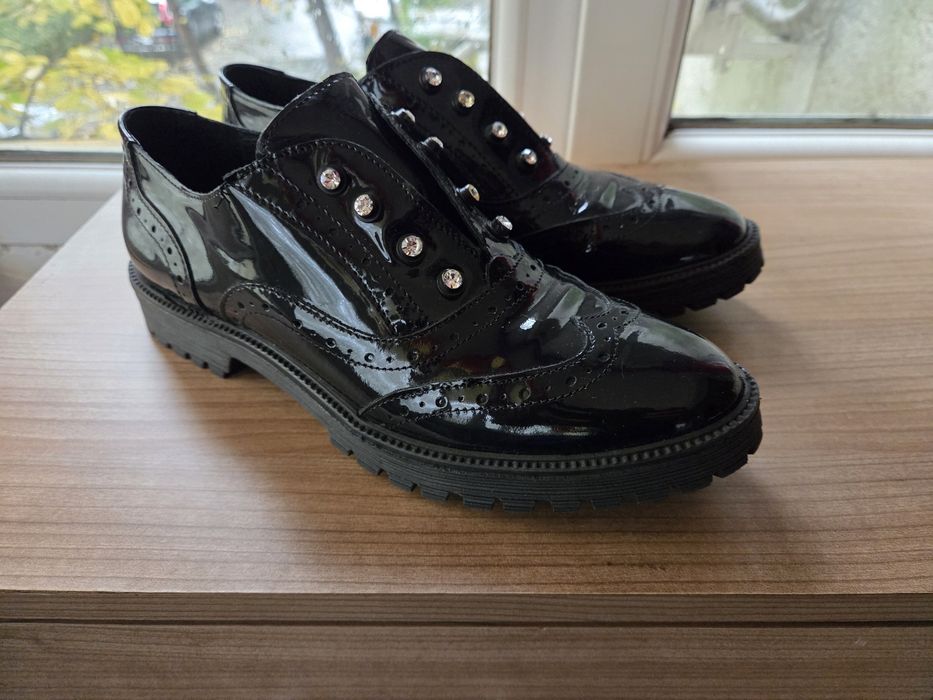 Pantofi piele locuita dama. Model deosebit