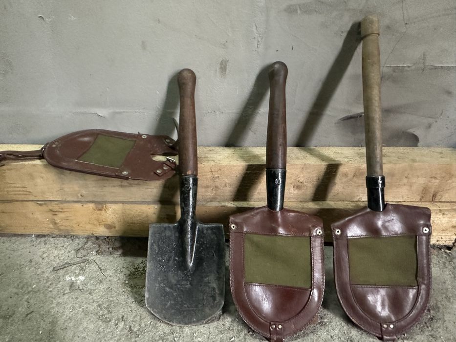 Vand 3 lopățele militare